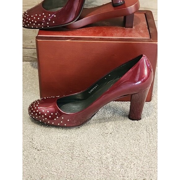 Stuart Weiztman Cranberry Red Patent Leather Studded Toe Heels Pumps Size 9 M - Picture 4 of 14